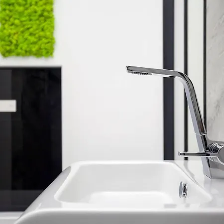 아파트 Modern White Moss Center