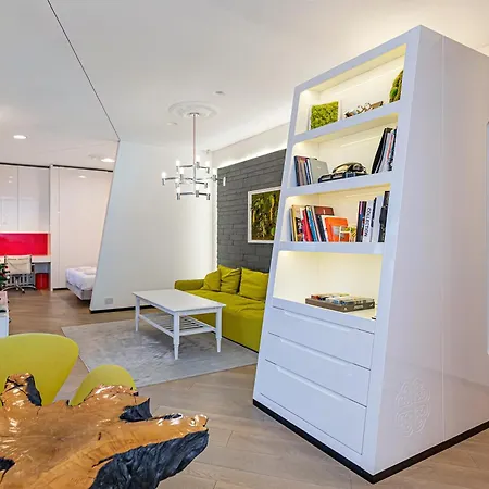 Modern White Moss Center 카우나스