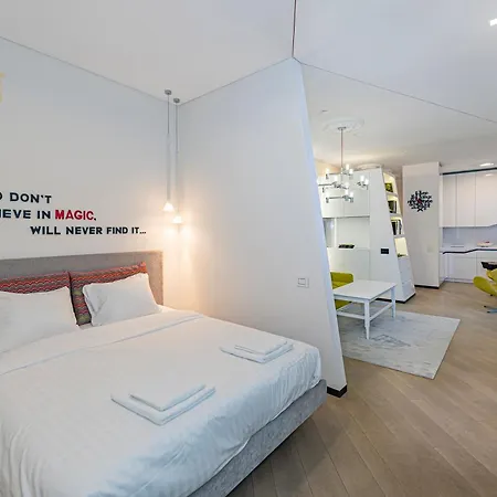 Modern White Moss Center شقة كاوناس