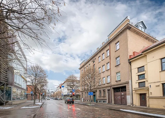 Modern White Moss Center *